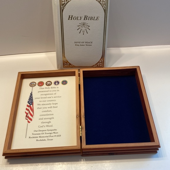 King James Version Holy Bible Dove of Peace,1991 White hardcover with Cedar box - Picture 8 of 16